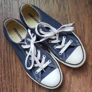 Size 2.5 navy Converse sneakers